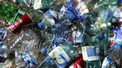 Høring: regler for beregning af kemisk genanvendt plast i engangsplastflasker