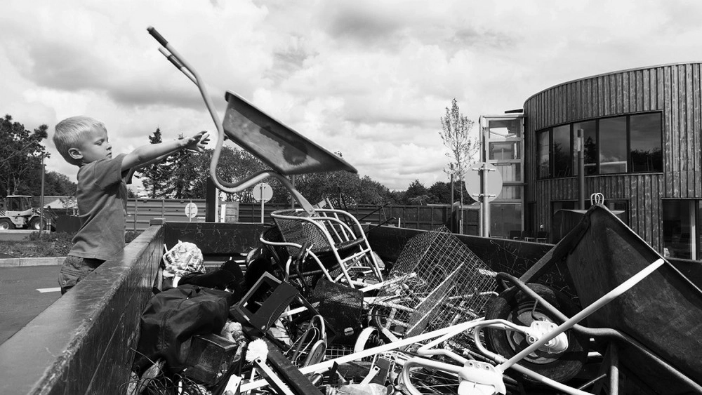 Genbrug af møbler – hvordan arbejder kommuner og virksomheder med at giver møbler et længere liv?