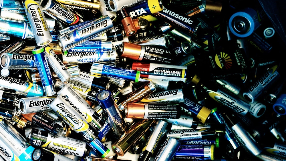 Batterier i brand: Hvordan undgår vi fejlsortering?