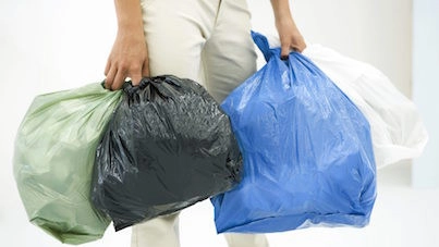 Miljøministeren understreger forbud mod indsamling af plast sammen med restaffald