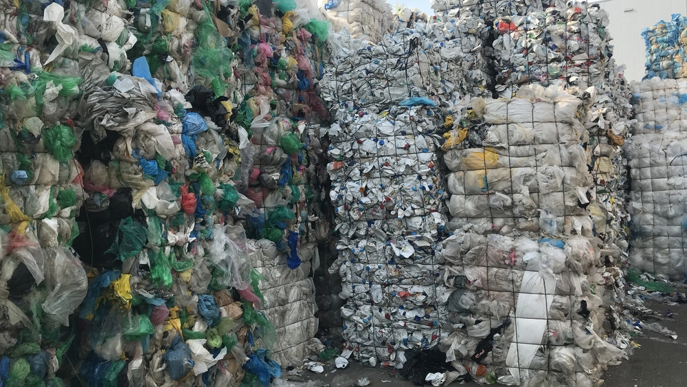 Mængden af genanvendt plastikemballageaffald er for lav