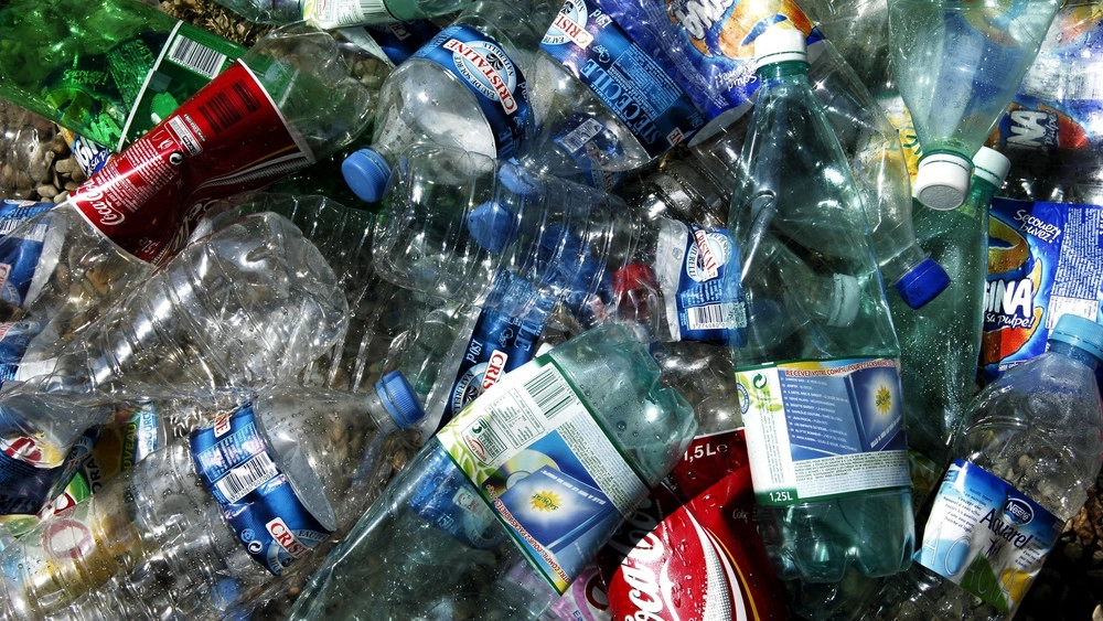 Drikkevareemballage: forbruget af aluminium, glas og plast overskrider deres drivhusgas-budget