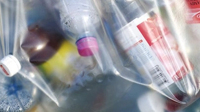 Metode til beregning af genanvendt plast i engangsplastflasker til drikkevarer