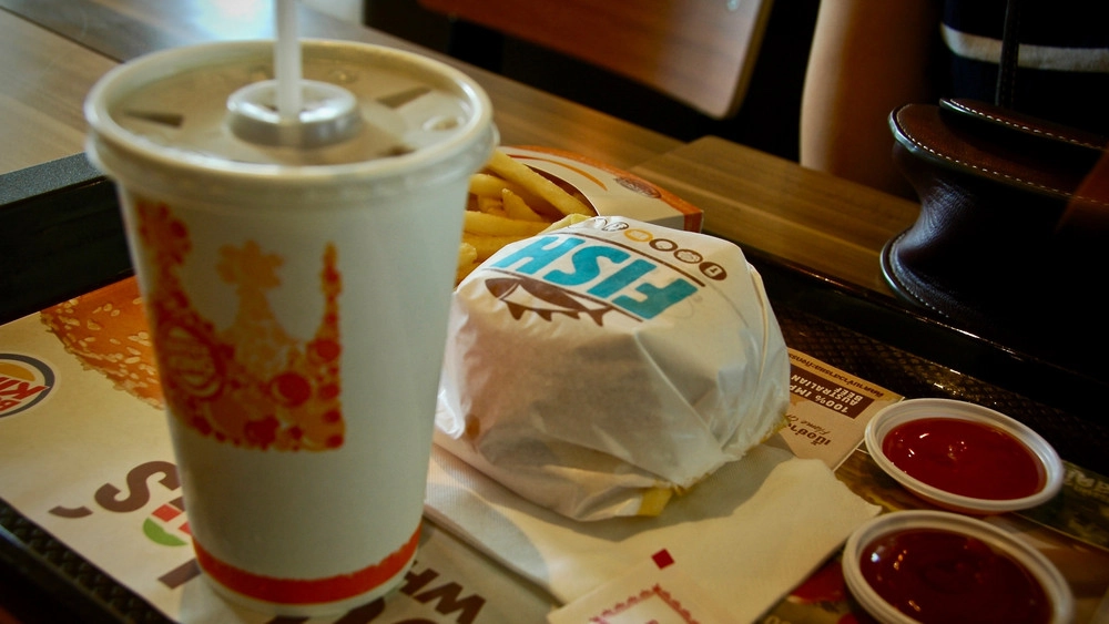 Slut med engangsemballage på franske fastfood restauranter