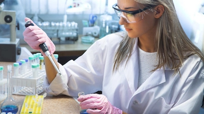 Tekstiler med varmefunktioner indeholder ikke ulovlige, flammehæmmende kemikalier.